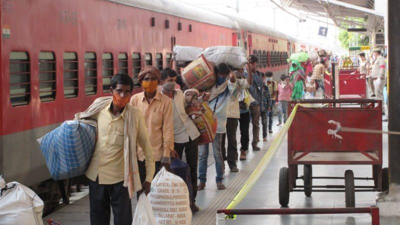 श्रमिक स्पेशल ट्रेन से भूखा प्यासा बरेली पहुंचा 1200 मजदूरों का जत्था