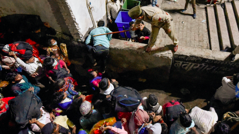 मजदूरों के बारे में अफसरों का ये नजरिया योगी सरकार के रवैये का जमीनी सच है