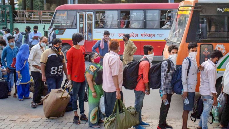 लॉकडाउन के शुरुआती 4 हफ्तों में दिल्ली छोड़ गए 8 लाख से ज्यादा प्रवासी मजदूर