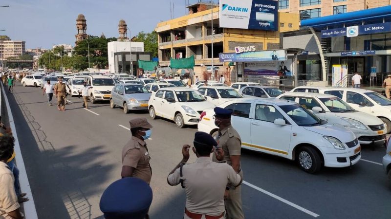 चेन्नई: ओला-उबर कैब चालकों ने किराया बढ़ाने को लेकर किया प्रदर्शन, तेल की बढ़ती कीमत से हुए त्रस्त