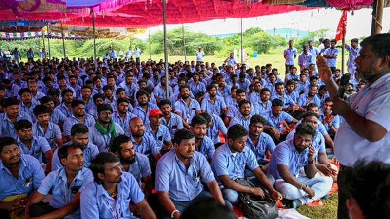 samsumg workers on strike