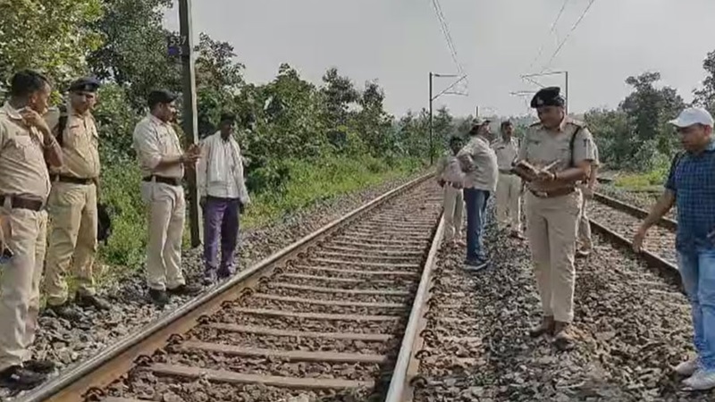 केरल में एक्सप्रेस ट्रेन से टकराने से चार रेलवे अनुबंधित सफाई कर्मियों की मौत